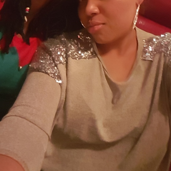Pretty sequin shoulder knit top - Picture 2 of 3